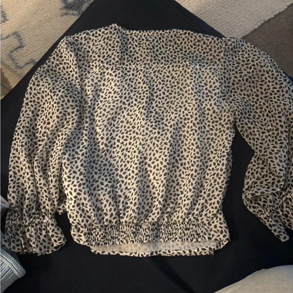 Abercrombie Women's Black and White Wrap Top - Picture 4 of 4